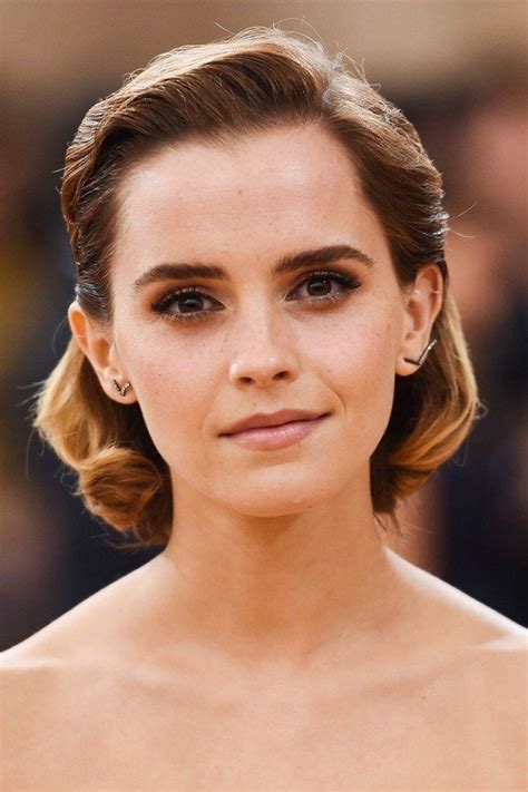 Actress emma watson debuted a cool piecey, bob last night that had internet beauty watchers buzzy. Emma Watson's Short Hairstyles and Haircuts - 15+