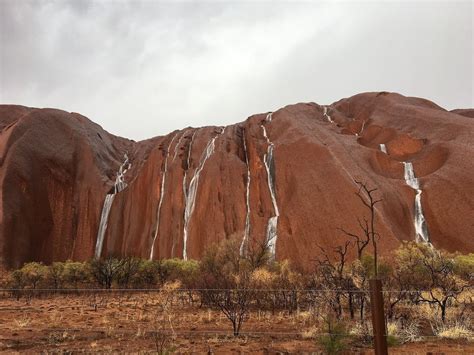 Waterfalls On Uluru In Australia😮 Pics