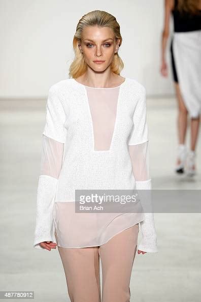 Karigam Runway Spring 2016 New York Fashion Week The Shows Photos And Images Getty Images