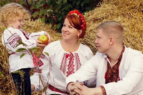 Яблочный спас — второй, после медового спаса, праздник урожая в народном календаре славян. Яблучний Спас - дата, традиції, що можна і не можна робити
