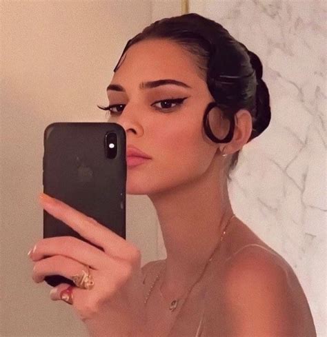 Kendall Jenner In 2020 Kendall Jenner Selfie Kendall And Kylie