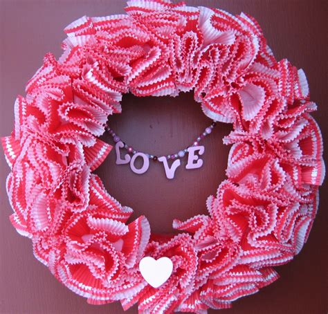 Wreaths aren't just for thanksgiving and christmas! Pattern Shmattern: Valentines Day Wreath