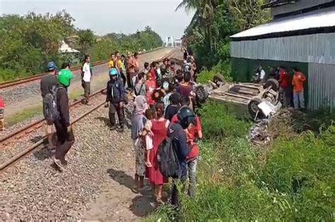 Adapun lokasi stasiun terbilang strategis karena terletak sangat dekat meski dari segi luas wilayah terbilang kecil, cirebon ternyata termasuk area metropolitan yang maju. Daftar Stasiun Tv Digital Wilayah Cirebon / Daop 3 Cirebon ...