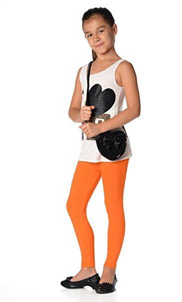 Material ist gut und angenehm auf der haut, ist auch nicht durchsichtig, na klar muss man hautfarbene unterwäsche tragen wie bei alle weiße hosen. sport leggings kinder 158 farbig