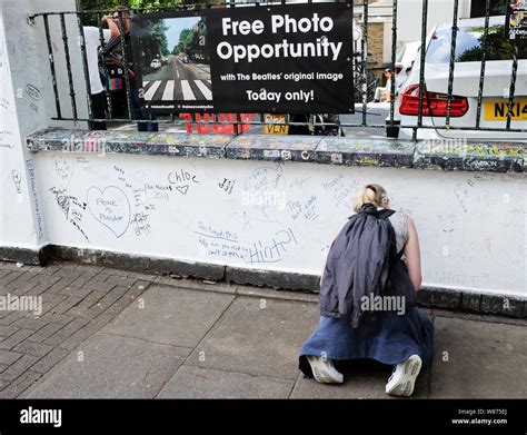 Abbey Road London Uk 8th August 2019 Beatles Fans At Abbey Road