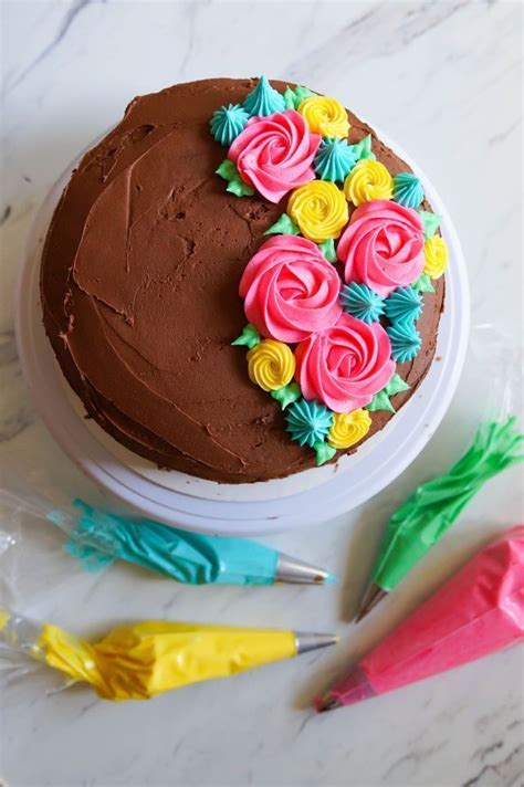 My husband's grandmother made it with hersheys this was in the book as a frosting for a chocolate roll, to be poured over the slice of cake, but i used to use it as a glossy frosting, and it used to sort of. Tips for Frosting Cakes—and 4 Easy Ideas! by Bridget (The ...