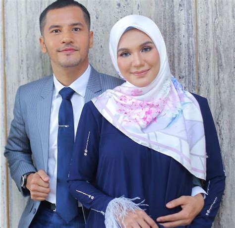 Coba ambil 1 produk kecantikan yang kalian gunakan setiap hari, dan. D'herbs Buka Butik Kecantikan