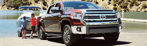 Tundra offers strong v8 engines and comfortable cabins. What is the 2017 Toyota Tundra's Towing Capacity?