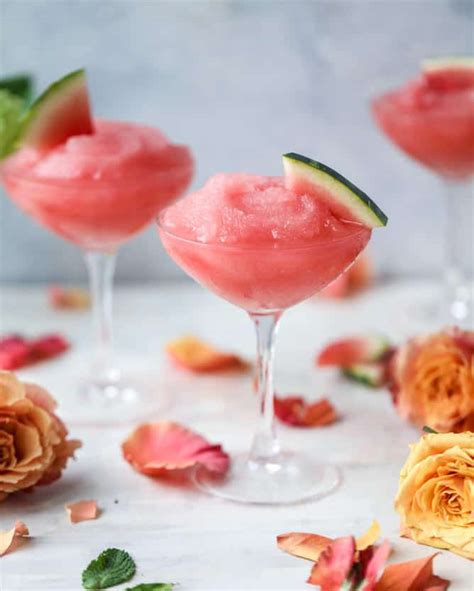 15 Frozen Cocktail Recipes To Cool Off With An Unblurred Lady
