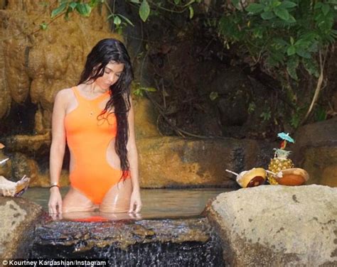 Kourtney Kardashian Looks Ravishing In Swimsuit Daily Mail Online