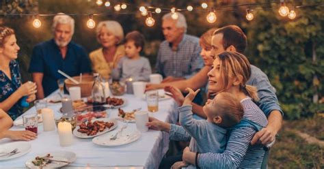 Sunday Dinner: The Family Tradition We Need To Bring Back ...