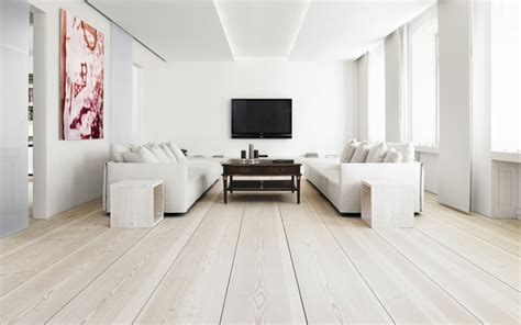 Hardwood floors are associated with high value, and potential clients are more likely to buy when the perceived value of their purchase is greater than what they are being asked to pay. Déco salon blanc pour un intérieur lumineux et moderne