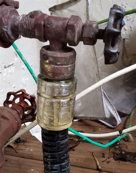 The materials to make a garden hose will cost more than the price of an inexpensive premade hose from most cheap hoses now come with aluminum (not brass) fittings. plumbing - Unable to remove a cross-threaded water hose ...