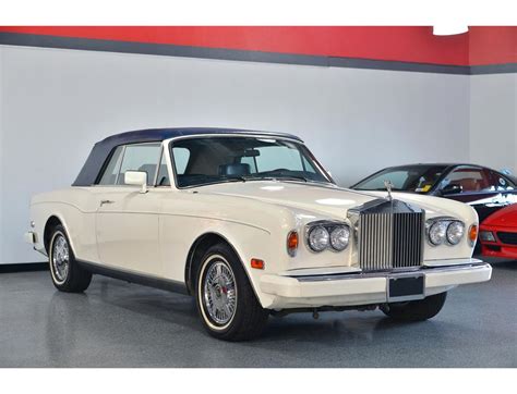 El corniche era popular entre las celebridades de altos ingresos, con la posible excepción de jeremy clarkson. 1985 Rolls-Royce Corniche Convertible