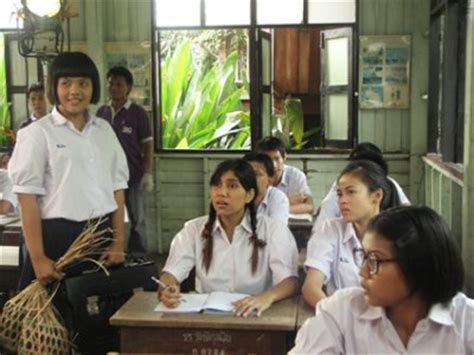 เดือดอีกรอบสำหรับนักแสดงหนุ่ม เอม วิทวัส ที่ล่าสุดทนไม่ไหวกับการทำงานของรัฐบาล ต้องออกมาวิจารณ์และแสดงความคิดเห็นอีกรอบ โดยหนุ่มเอม. ลูกตลก...ตกไม่ไกลต้น