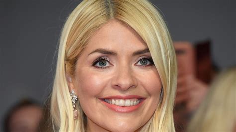 This Mornings Holly Willoughby Thrills Fans With Rare Heart Melting