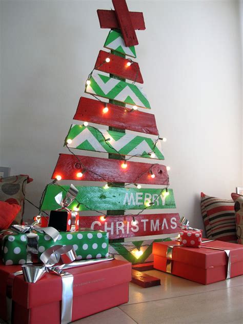 Pallet Christmas Tree Pallet Christmas Tree Decorating With