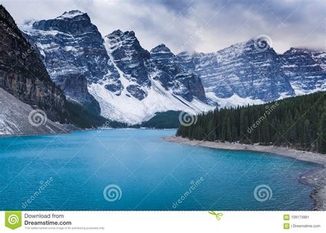 Lago Moraine Sosta Nazionale Del Banff Immagine Stock Immagine Di