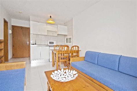 El precio de la vida en este tipo de alojamiento comienza a partir de $51. Precios y Ofertas de Apartamento Llevant Apartamentos en PUERTO POLLENSA (Mallorca)