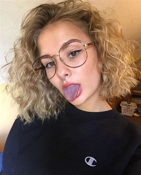 typical selfie sticking out my tongue コンサバ ボブ ウェービーヘア ヘアカット