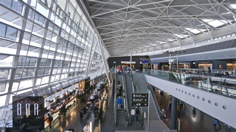 The published opening hours for sbb services are valid, but not for shops. Flughafen Zürich öffnet Duty-free für alle - Handelszeitung