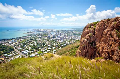 Queensland ist ein bundesstaat von australien und liegt im nordosten des kontinents. Townsville-Stadt Queensland Australien Stockfoto - Bild ...