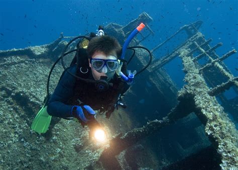 Choosing The Best Underwater Dive Light Scuba Diver Life