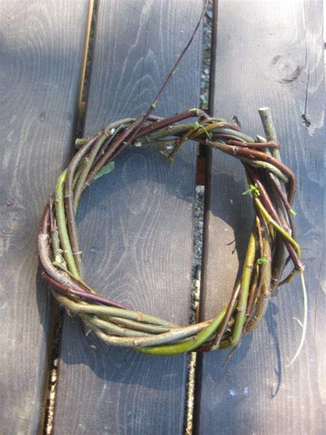 How To Make Willow Wreath Willow Wreath Wreaths How To Make Wreaths