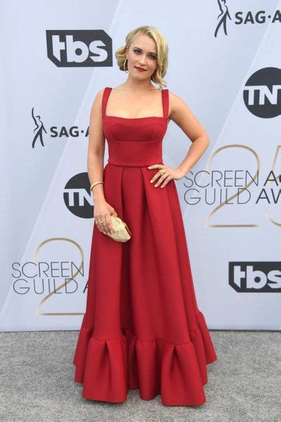 Emily Osment Every Gorgeous Gown On The 2019 Sag Awards Red Carpet