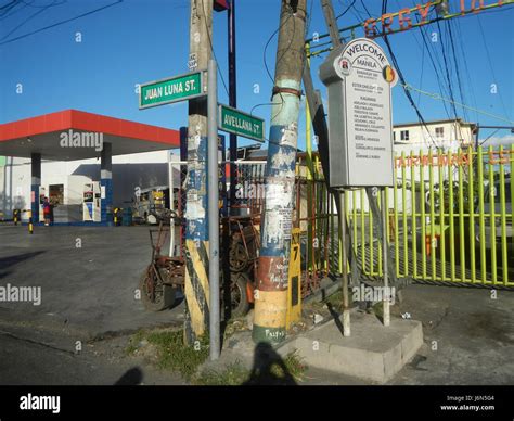 07510 Juan Luna Street Gagalangin Tondo Manila 02 Stock Photo Alamy