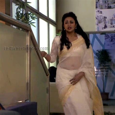 Divyanka Tripathi Yeh Hai Mohabbatein Hot Saree Navel Show