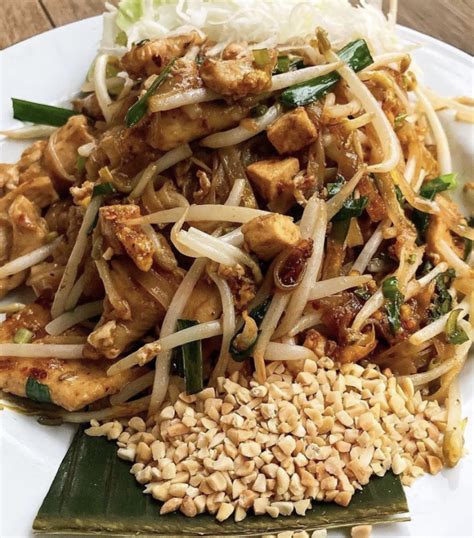 7 Best Pad Thai In Toronto View The Vibe