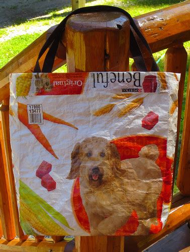 Retriever mini chunk dog food is a dry dog formula developed specifically to meet the nutritional needs of active and outdoor dogs. Recycled Dog Food Bag | My Recycled Bags.com