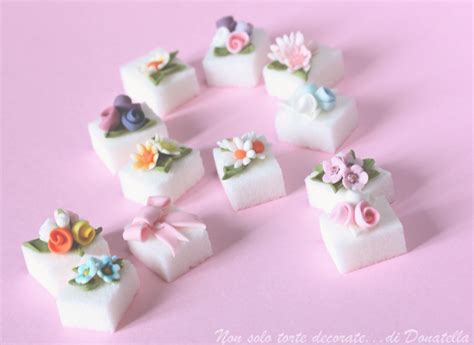 Zollette di zucchero decorate smart sugar cubes from blog.giallozafferano.it. Donatella Semalo: Biscotti e zollette decorate...La vita ...