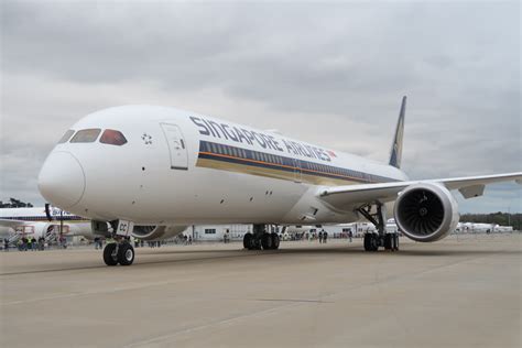 Boeing Delivers Worlds First 787 10 Dreamliner To Singapore Airlines