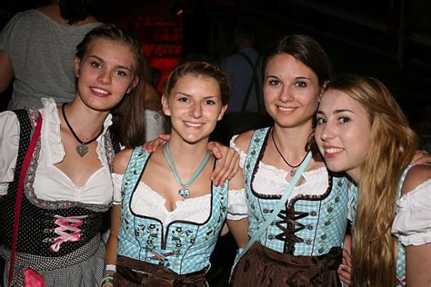 fotostrecke volksfest stimmung sexy die schönsten dirndl girls bild 1 von 47 region and land