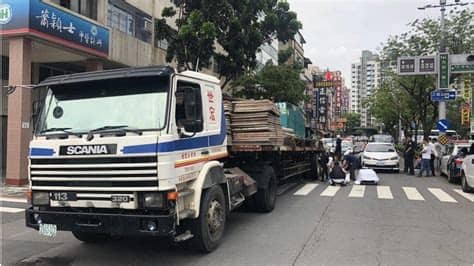 See more of 巨將汽車 高雄宋小弟 on facebook. 高雄九如死亡車禍 19歲男子遭聯結車輾死 | 聯合新聞網 - YouTube
