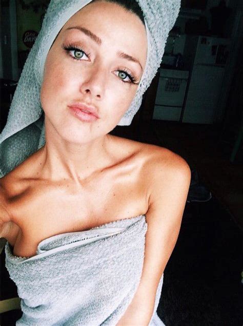 20 Towel Selfies Proving A Towel Is The Ultimate Hotness Prop FOOYOH