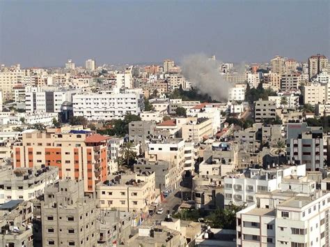 Strikes Near Gazas Shifa Hospital Refugee Camp Kill At Least 10 Nbc