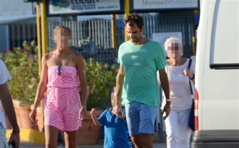 Roger federer net worth is estimated at around $300 million. Roger Federer in Sardegna: il re del tennis in vacanza in ...