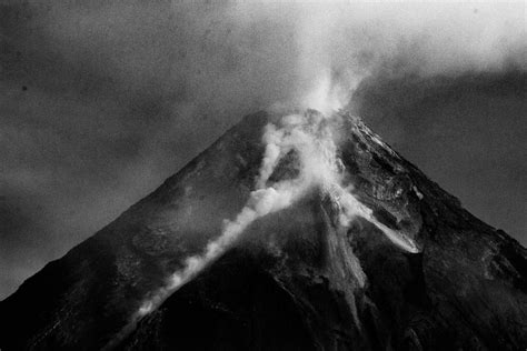 Mayon Volcano Eruption Photograph By William E Rogers Fine Art America