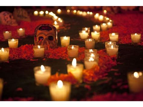 Altar De Muertos ¿qué Significan Escalones Y 16 Elementos