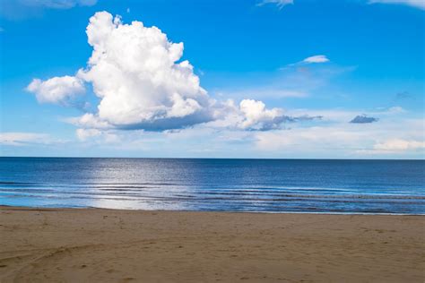 Fotoğraf plaj peyzaj sahil doğa dış mekan kum ufuk bulut