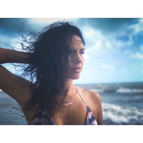 Paola Turbay Revivi Viejos Tiempos Con Sensual Fotograf A En Bikini
