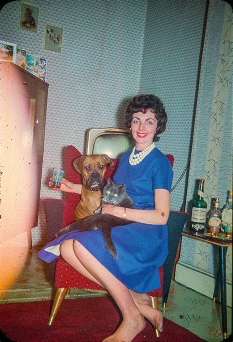 37 Vintage Portrait Photos Of 50s Middle Aged Ladies In Dresses