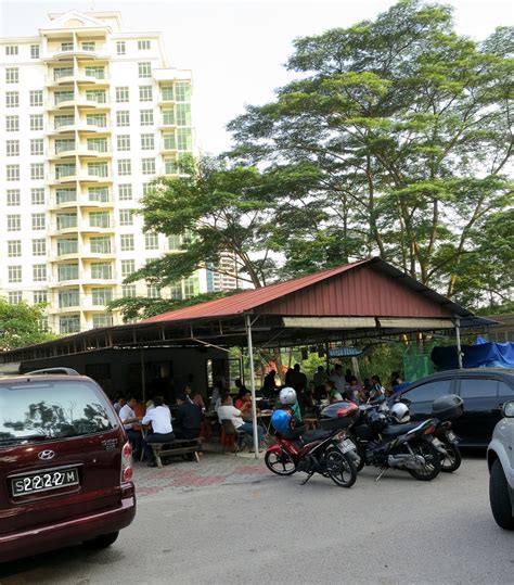 Not only that, the roti canai is prepared on the spot so crispiness is guaranteed. Breakfast at Roti Canai (Prata) Bukit Chagar. Gerai MFR in ...