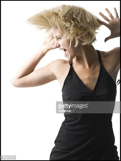 Hot Blonde Dancing Photos Et Images De Collection Getty Images