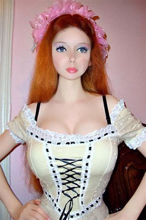 Zdraví vás další lidská Barbie Je z Ukrajiny je jí 16 let říká si
