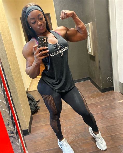 Pin By Danny Chente On Shanique Grant Muscular Women Female Athletes