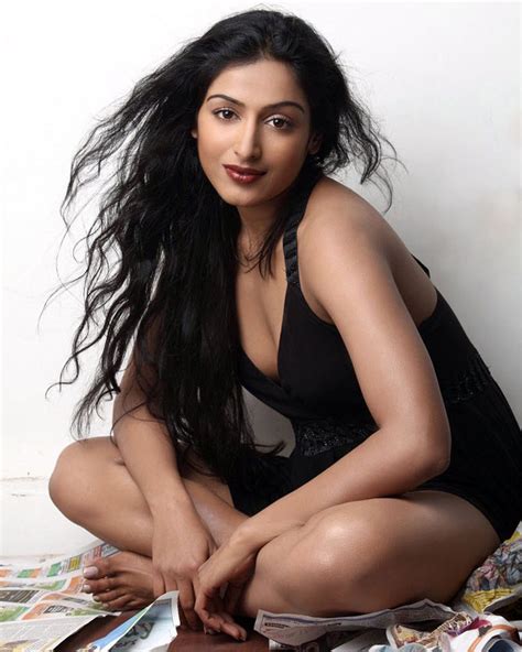padmapriya janakiraman indian film actress and model very hot and spicy pics free wallpapers